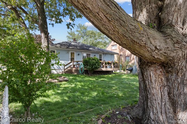 23400 Rensselaer Street, Oak Park, MI 48237
