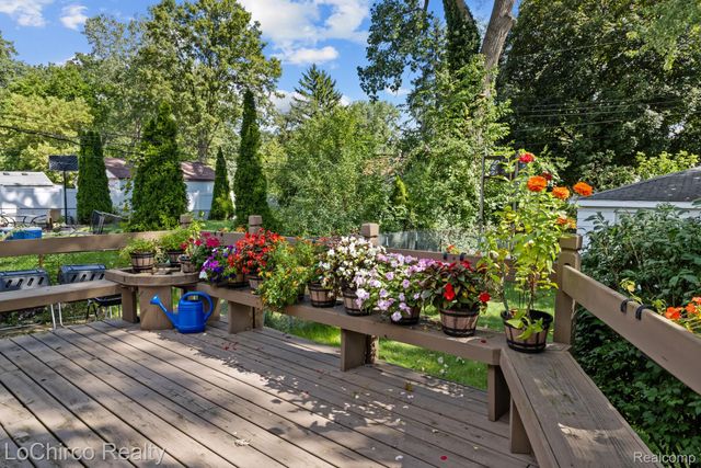 23400 Rensselaer Street, Oak Park, MI 48237
