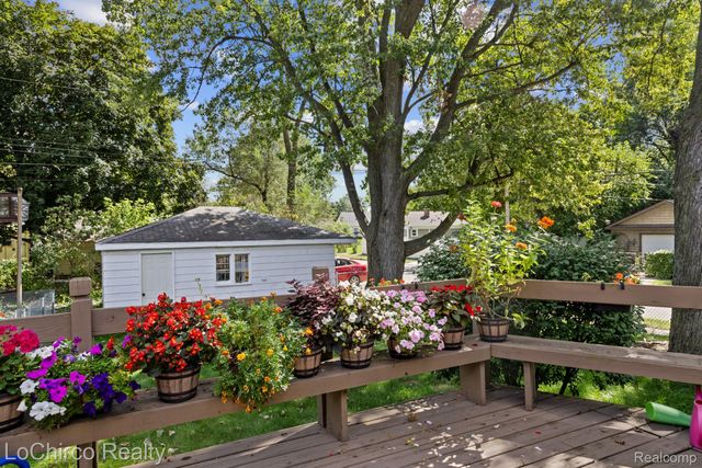 23400 Rensselaer Street, Oak Park, MI 48237