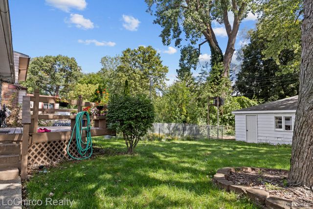 23400 Rensselaer Street, Oak Park, MI 48237