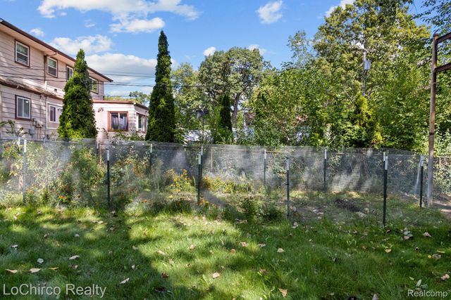 23400 Rensselaer Street, Oak Park, MI 48237