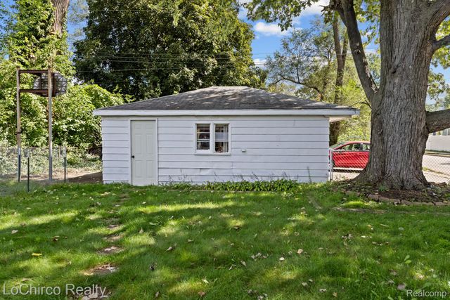 23400 Rensselaer Street, Oak Park, MI 48237