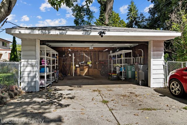 23400 Rensselaer Street, Oak Park, MI 48237