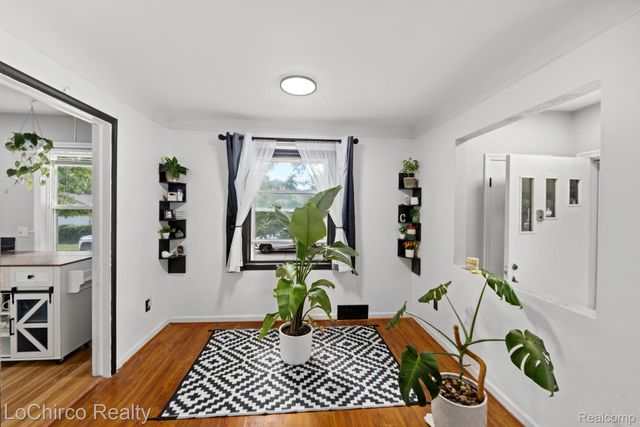 23400 Rensselaer Street, Oak Park, MI 48237