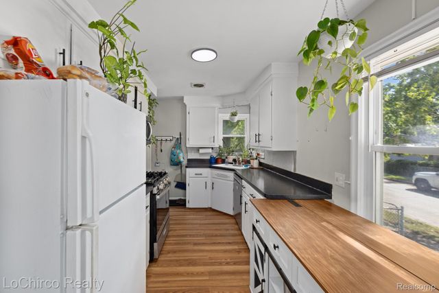 23400 Rensselaer Street, Oak Park, MI 48237