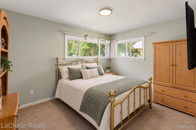 23400 Rensselaer Street, Oak Park, MI 48237