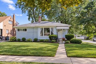 23400 Rensselaer Street, Oak Park, MI 48237