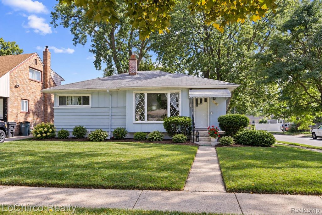 23400 Rensselaer Street, Oak Park, MI 48237