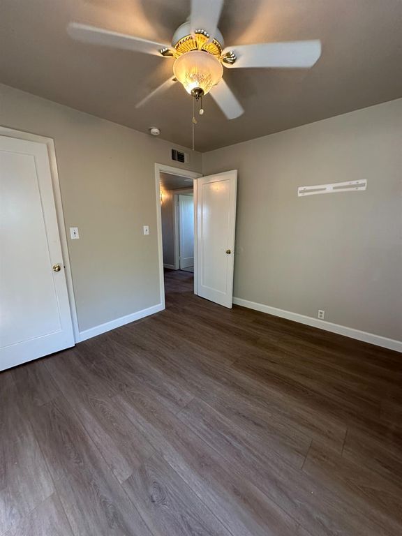 Image 13 of property listing at 3083 E Rose Avenue, Fresno, CA 93725