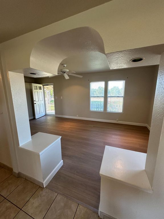 Image 16 of property listing at 3083 E Rose Avenue, Fresno, CA 93725