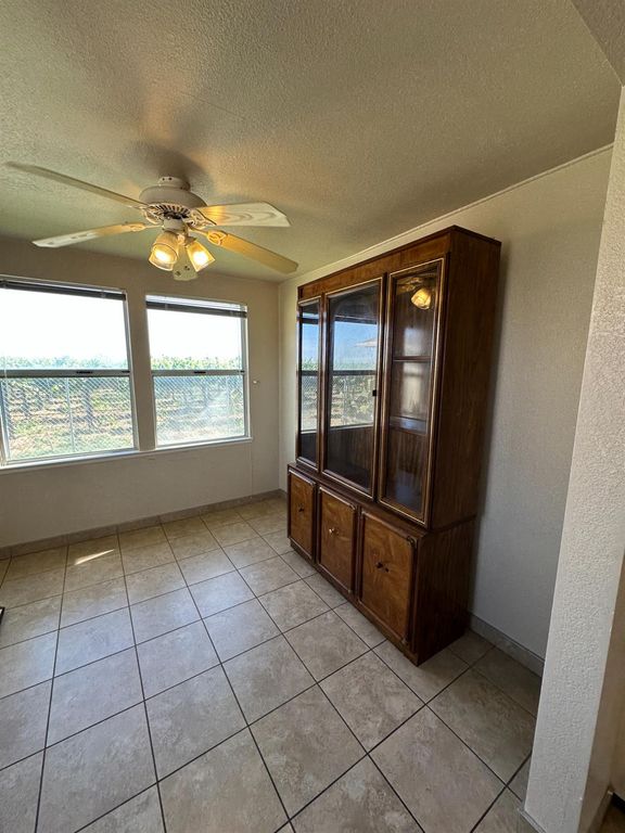Image 18 of property listing at 3083 E Rose Avenue, Fresno, CA 93725