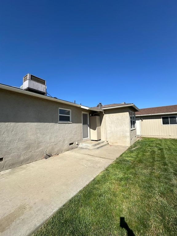 Image 22 of property listing at 3083 E Rose Avenue, Fresno, CA 93725