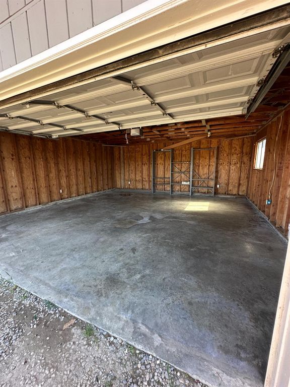 Image 24 of property listing at 3083 E Rose Avenue, Fresno, CA 93725