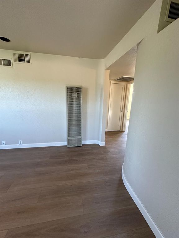 Image 4 of property listing at 3083 E Rose Avenue, Fresno, CA 93725