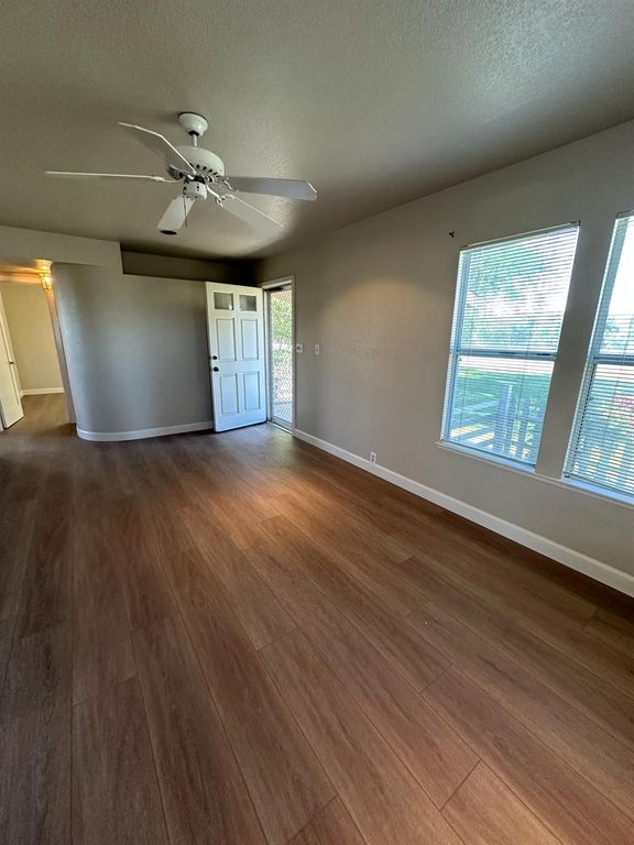 Image 5 of property listing at 3083 E Rose Avenue, Fresno, CA 93725