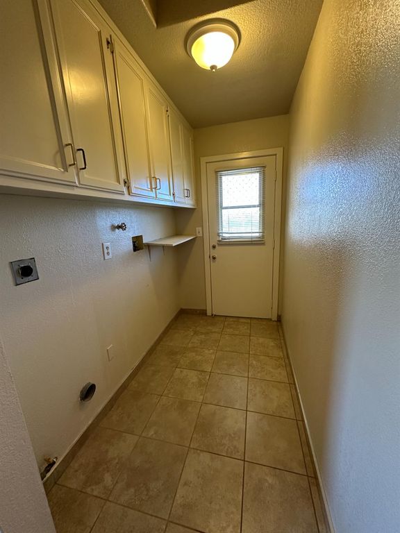 Image 7 of property listing at 3083 E Rose Avenue, Fresno, CA 93725