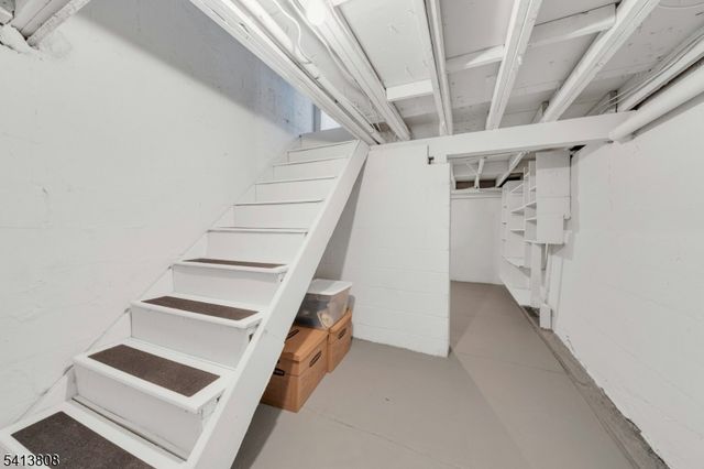 39 Delaware Rd, West Milford Twp., NJ 07421