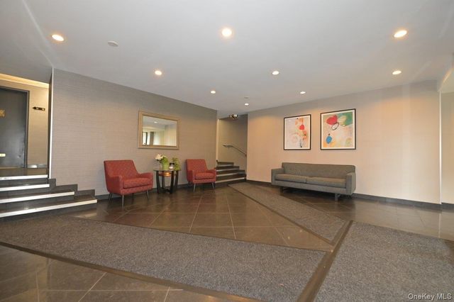 4 Birchwood Court 4J, Mineola, NY 11501