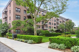 4 Birchwood Court 4J, Mineola, NY 11501