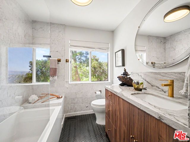 22067 Saddle Peak Road, Topanga (los Angeles), CA 90290