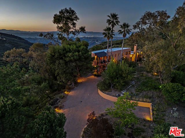 22067 Saddle Peak Road, Topanga (los Angeles), CA 90290