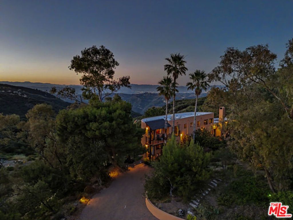22067 Saddle Peak Road, Topanga (los Angeles), CA 90290