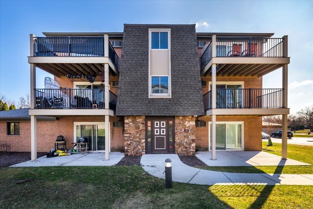 716 W 65th Street 6, Westmont, IL 60559