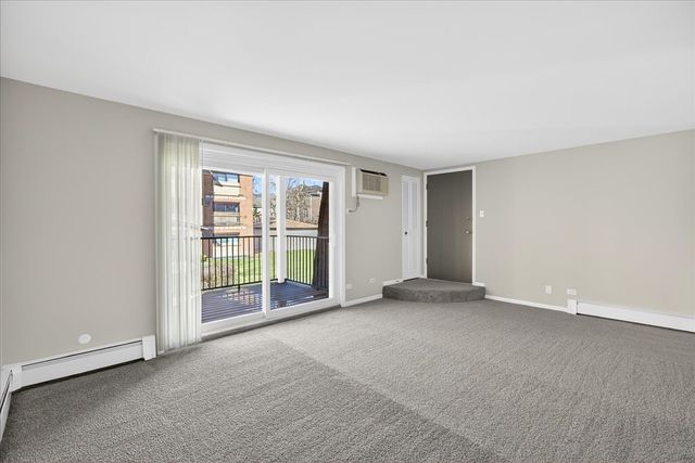 716 W 65th Street 6, Westmont, IL 60559