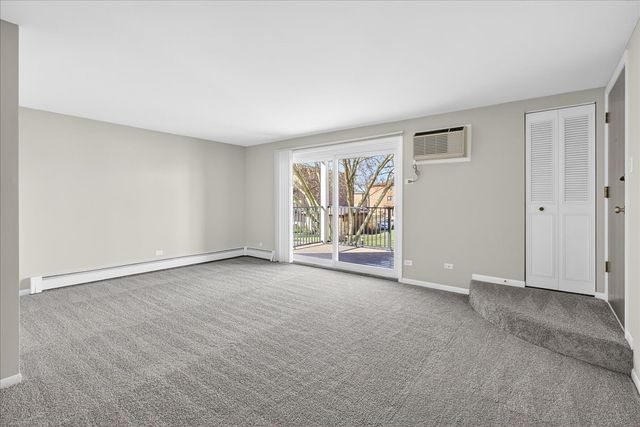 716 W 65th Street 6, Westmont, IL 60559