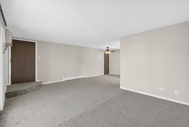 716 W 65th Street 6, Westmont, IL 60559