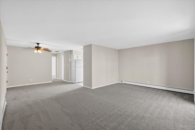 716 W 65th Street 6, Westmont, IL 60559