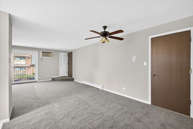 716 W 65th Street 6, Westmont, IL 60559