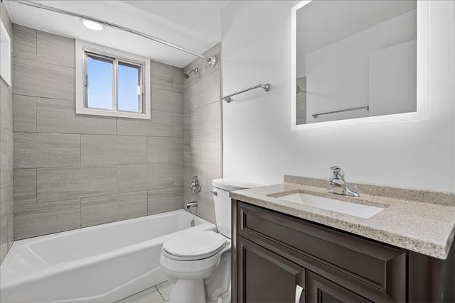 716 W 65th Street 6, Westmont, IL 60559