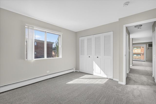 716 W 65th Street 6, Westmont, IL 60559