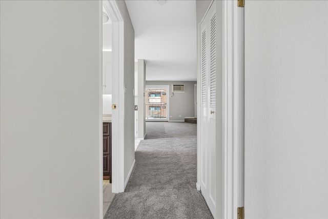 716 W 65th Street 6, Westmont, IL 60559