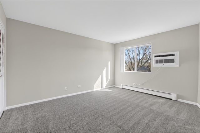 716 W 65th Street 6, Westmont, IL 60559