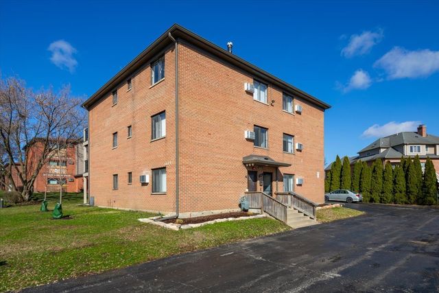 716 W 65th Street 6, Westmont, IL 60559