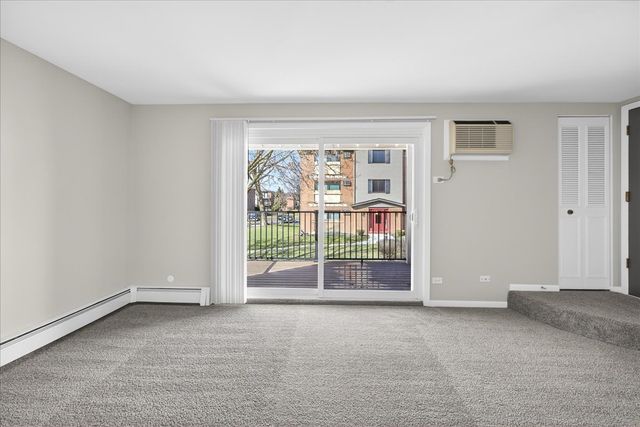 716 W 65th Street 6, Westmont, IL 60559