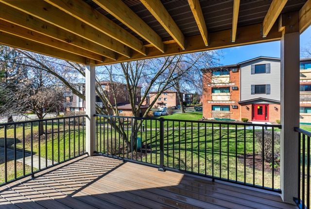 716 W 65th Street 6, Westmont, IL 60559