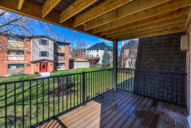 716 W 65th Street 6, Westmont, IL 60559