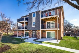 716 W 65th Street 6, Westmont, IL 60559