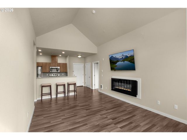 16405 Nw CHADWICK Way 303, Portland, OR 97229