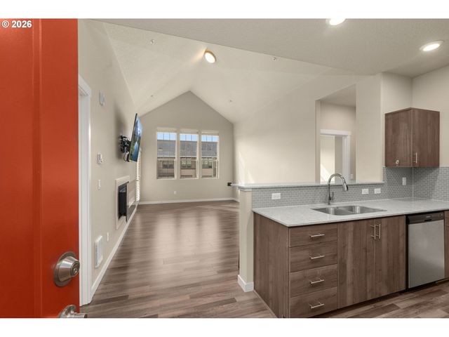 16405 Nw CHADWICK Way 303, Portland, OR 97229