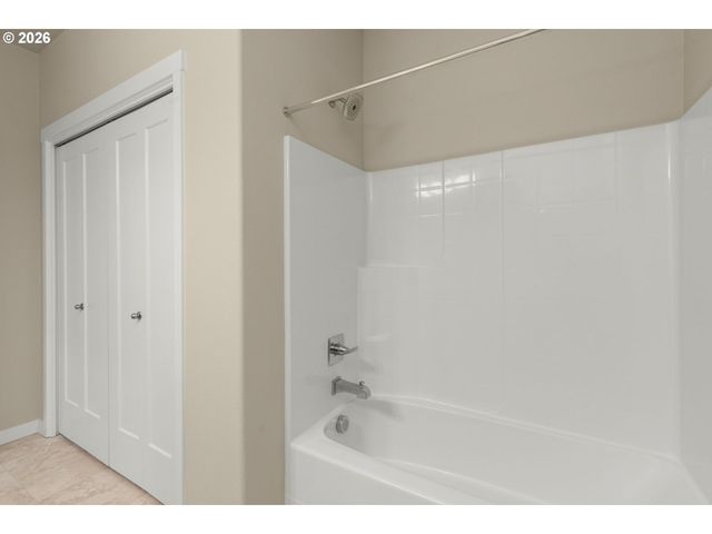 16405 Nw CHADWICK Way 303, Portland, OR 97229