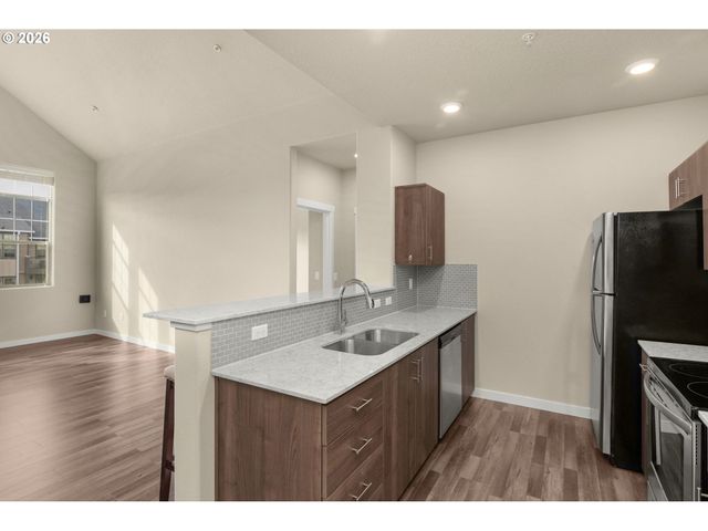 16405 Nw CHADWICK Way 303, Portland, OR 97229