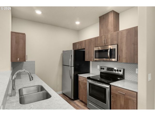 16405 Nw CHADWICK Way 303, Portland, OR 97229