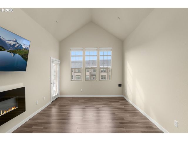 16405 Nw CHADWICK Way 303, Portland, OR 97229