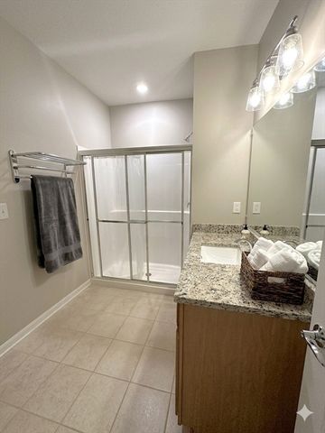 1108 Pennington Dr 1108, Walpole, MA 02081