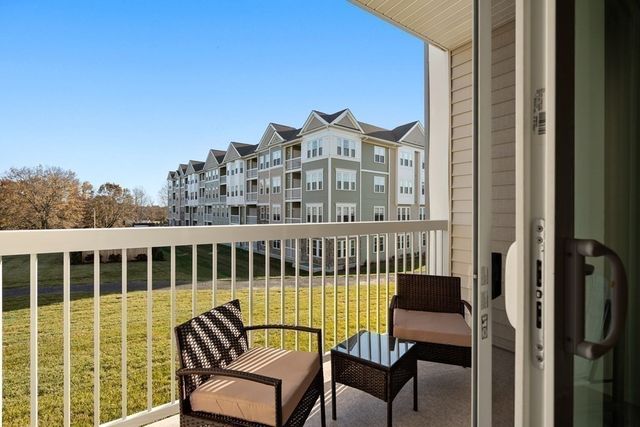 1108 Pennington Dr 1108, Walpole, MA 02081