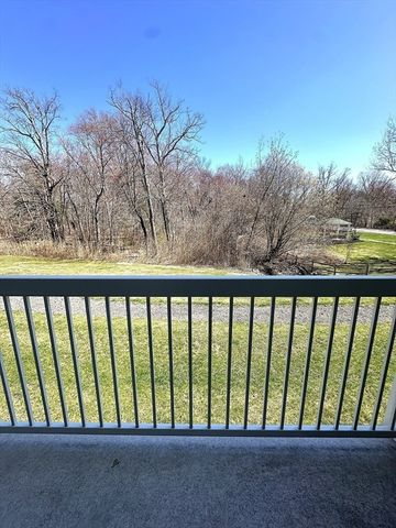 1108 Pennington Dr 1108, Walpole, MA 02081